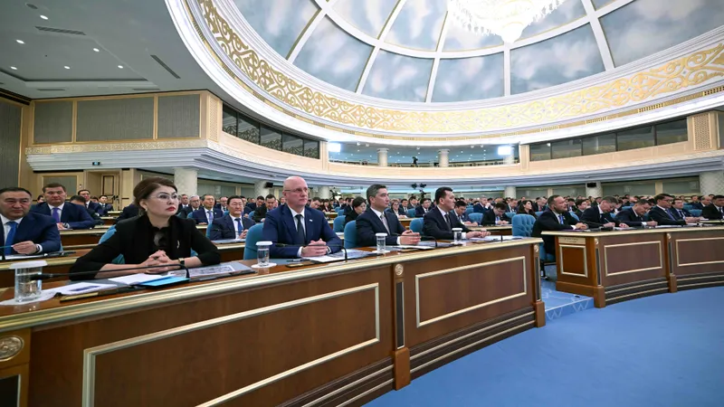Послание президента РК Касым-Жомарта Токаева народу Казахстана, депутаты Курултая, члены правительства, фото - Новости Zakon.kz от 28.10.2026 17:17