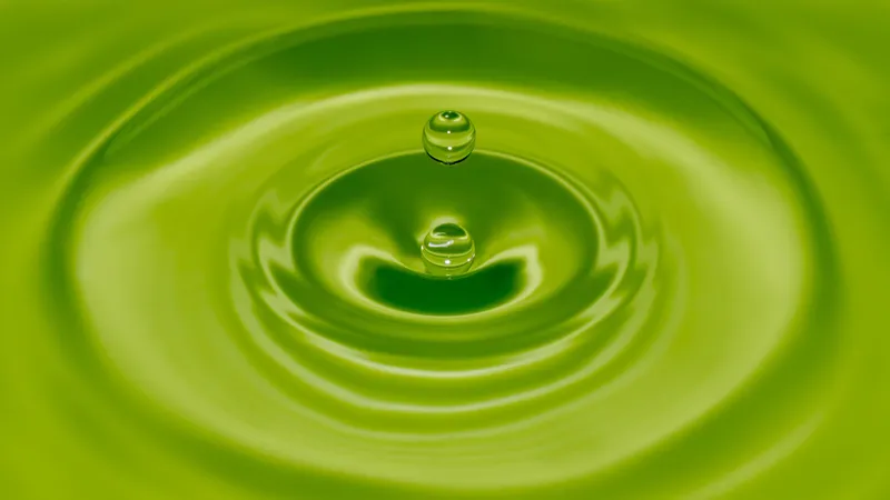 зеленая вода